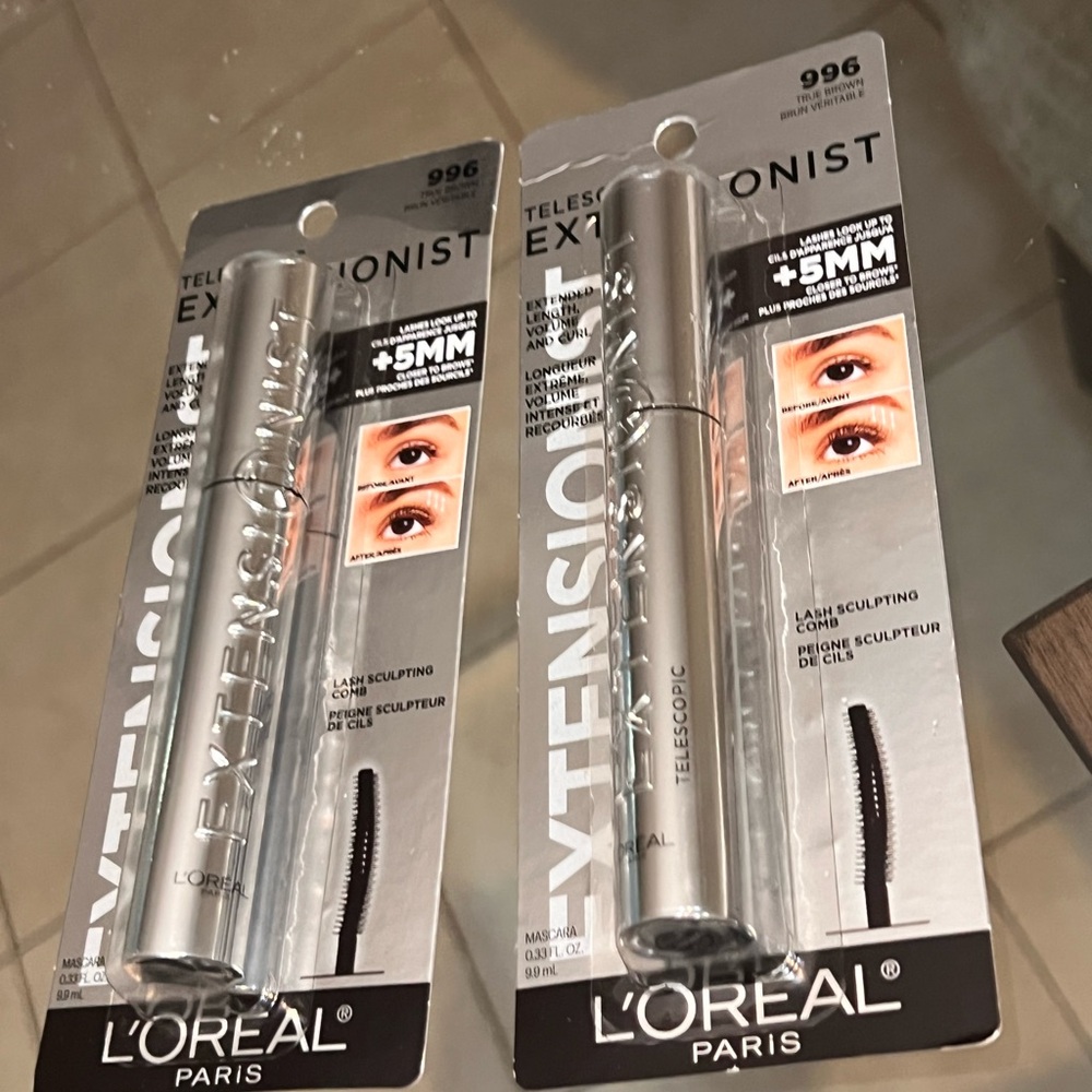 L'Oreal Telescopic Extensionist Mascara in True Brown color number 996